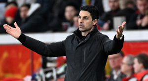 Rio Ferdinand công kích Arteta vì quyết định loại Raya ở chung kết